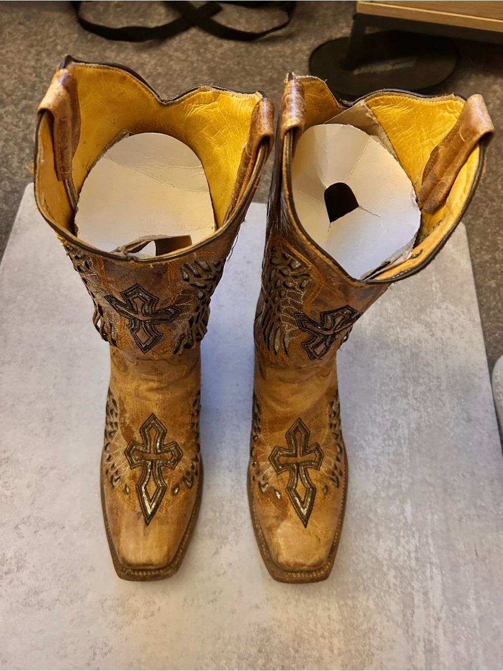 Women's Distressed Brown Western Embroidered Cowboy Boots - Picture 7 of 9